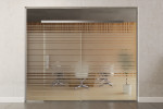 Frontansicht von Ufficio Motiv matt Glasschiebetür mit zwei festen Seitenteilen und Oberlicht DORMA MUTO Variante 1 - Erkelenz