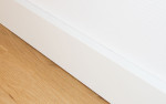 Sockelleiste 18 x 80 x 2440 mm MDF weiß gefast Modern 80 Clip-Nut