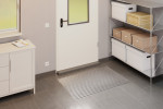 Milieubild Garage mit Metallregal, Schrank und Aluprofilmatte KLASSIK Rips T05PP grau - Entrada