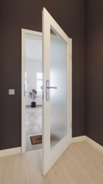 Front-Milieuansicht von GARANT Wohnungseingangstür Authentic Bianco GCK08 mit Lichtausschnitt LA-3