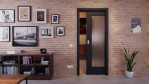 Front-Milieuansicht von der in der Wand laufenden Schiebetür Anthrazit RAL 7016 Lack LA 8 Basic - Huga