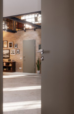 CloseUp-Milieuansicht von Hygge Grau RAL 7037 Mattlack Basic Innentür - Huga