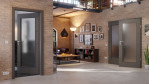 Main-Milieuansicht von HÖRMANN Doppelflügeltür Groove 50 Staubgrau RAL 7037 Lack DesignLine mit Lichtausschnitt LA 8 mit Zarge