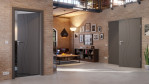 Main-Milieuansicht von HÖRMANN Doppelflügeltür Groove 51 Staubgrau RAL 7037 Lack DesignLine mit Zarge