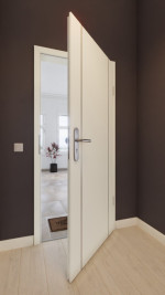 Front-Milieuansicht von GARANT Wohnungseingangstür Corona 851 Snow White CePaL