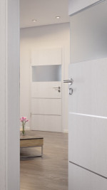 CloseUp-Milieuansicht von HÖRMANN Innentür Pure 2 Eiche Weiß Duradecor DesignLine mit Lichtausschnitt quer mit bündiger Lisene Plain 80-7