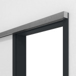 Detailansicht von GARANT Line-Schiebetürsystem vor der Wand laufend U12000SD Vulkanschwarz GHK08
