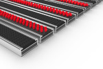 Schräge Detailansicht von Aluprofilmatte KLASSIK Safe R01V schwarz / Work B06 rot - Entrada