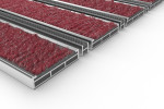 Schräge Detailansicht von Aluprofilmatte ROYAL Rips T09PP rot / Minibürste MB02 grau - Entrada