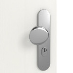 Detailansicht der Oberfläche von GARANT Wohnungseingangstür Authentic Bianco GCK08 mit Lichtausschnitt LA-4 mittig