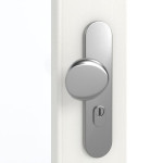 Detailansicht der Oberfläche von GARANT Wohnungseingangstür Authentic Bianco GCK08 mit Lichtausschnitt LA-4 schlossseitig