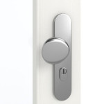 Detailansicht der Oberfläche von GARANT Wohnungseingangstür Authentic Bianco GCK08 mit Lichtausschnitt LA-5 schlossseitig