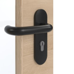 Detailansicht der Oberfläche von GARANT Rauchschutztür Quer Authentic Achat GCK08 mit Lichtausschnitt LA-5 schlossseitig