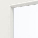 Detailansicht des Lichtausschnitts von GARANT Wohnungseingangstür Weißlack 9016 CePaL mit Lichtausschnitt LA-7