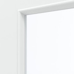 Detailansicht des Lichtausschnitts von GARANT Wohnungseingangstür Dekor Weiß Folie mit Lichtausschnitt LA-9