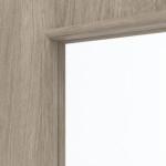 Detailansicht des Lichtausschnitts von HÖRMANN Doppelflügeltür Nordeiche Duradecor ProLine mit Lichtausschnitt LA 24 bandseitig mit Zarge