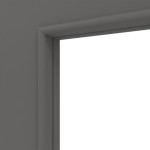 Detailansicht des Lichtausschnitts von HÖRMANN Doppelflügeltür Staubgrau RAL 7037 Duradecor ProLine mit Lichtausschnitt LA 4 mittig mit Zarge