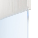 Detailansicht des Lichtausschnitts von HÖRMANN Doppelflügeltür Pure 2 Gebürstetes Weiß Duradecor DesignLine mit Lichtausschnitt quer mit Zarge