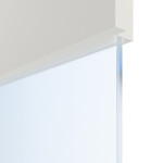 Detailansicht des Lichtausschnitts von HUGA Doppelflügeltür Pure 2 Weißlack DesignLine mit Lichtausschnitt quer mit bündiger Lisene Plain 79-7 mit Zarge