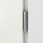 Detail Bänder von Stahl Nebeneingangstür OLIMPIA S68 2Z mit Glasausschnitt
