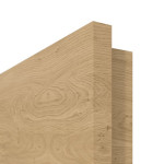 Detailansicht der eckigen Kante von GARANT Wohnungseingangstür Quer Authentic Asteiche GCK08 mit Lichtausschnitt LA-4 schlossseitig