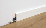 Bild von Uni weiß glänzend 324 Fußleiste Profil 20 PK (2380 x 16 x 60 mm) - MEISTER