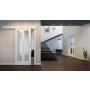 Front-Milieuansicht der vor der Wand laufenden Coso 23 LA-02 Weißlack RAL 9016 Premium Schiebetür