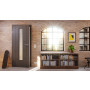 Detail-Milieuansicht von HÖRMANN Innentür Groove 13 Staubgrau RAL 7037 Lack DesignLine mit Lichtausschnitt LA 24 mittig