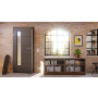 Detail-Milieuansicht von HÖRMANN Innentür Groove 27 Staubgrau RAL 7037 Lack DesignLine mit Lichtausschnitt LA 24 bandseitig