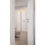 CloseUp-Milieuansicht von HÖRMANN Innentür Pure 1 Gebürstetes Weiß Duradecor DesignLine mit Lichtausschnitt mittig