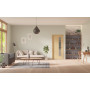Front-Milieuansicht der in der Wand laufenden GARANT Schiebetür Authentic Asteiche GCK08 mit Lichtausschnitt LA-4 schlossseitig Sprosse SP10