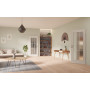 Main-Milieuansicht der vor der Wand laufenden GARANT Schiebetür 0160-60 Silver Grey CePaL mit Lichtausschnitt LA-3 Sprosse SP2