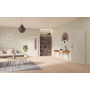 Main-Milieuansicht der vor der Wand laufenden GARANT Schiebetür 0160-60 Silver Grey CePaL mit Lichtausschnitt LA-5 schlossseitig