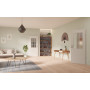 Main-Milieuansicht der vor der Wand laufenden GARANT Schiebetür 0160-60 Silver Grey CePaL mit Lichtausschnitt LA-6 Sprosse SP2
