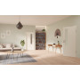Main-Milieuansicht der in der Wand laufenden GARANT Schiebetür 0105-60 Pearl White CePaL mit Lichtausschnitt LA-5 schlossseitig