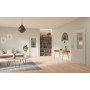 Main-Milieuansicht der in der Wand laufenden GARANT Schiebetür 0160-60 Silver Grey CePaL mit Lichtausschnitt LA-6 Sprosse SP10