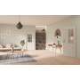 Main-Milieuansicht der in der Wand laufenden GARANT Schiebetür 0160-60 Silver Grey CePaL mit Lichtausschnitt LA-6 Sprosse SP2