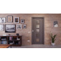 Front-Milieuansicht der in der Wand laufenden HÖRMANN Schiebetür Groove 16 Staubgrau RAL 7037 Lack DesignLine mit Lichtausschnitt LA 5