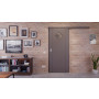 Front-Milieuansicht der vor der Wand laufenden HÖRMANN Schiebetür Groove 16 Staubgrau RAL 7037 Lack DesignLine mit Lichtausschnitt LA 6 Raute