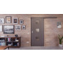 Front-Milieuansicht der vor der Wand laufenden HÖRMANN Schiebetür Groove 20 Staubgrau RAL 7037 Lack DesignLine mit Lichtausschnitt LA 10