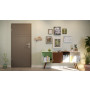 Front-Milieuansicht von HÖRMANN Wohnungseingangstür Groove 78 Staubgrau RAL 7037 Lack DesignLine