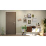 Front-Milieuansicht von HÖRMANN Wohnungseingangstür Groove 88 Staubgrau RAL 7037 Lack DesignLine