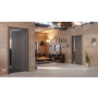 Main-Milieuansicht der in der Wand laufenden HÖRMANN Schiebetür Groove 51 Staubgrau RAL 7037 Lack DesignLine