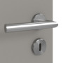 Detailansicht der Oberfläche von GARANT Zimmertür U12115SD Platingrau GHK08 mit Lichtausschnitt LA-5 bandseitig Sprosse SP10