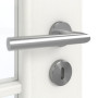 Detailansicht der Oberfläche von GARANT Zimmertür Authentic Bianco GCK08 mit Lichtausschnitt LA-5 schlossseitig Sprosse SP10