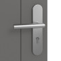 Detailansicht der Oberfläche von HÖRMANN Wohnungseingangstür Groove 16 Staubgrau RAL 7037 Lack DesignLine