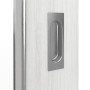 Detailansicht der Oberfläche von GARANT Feuchtraum-Schiebetür Authentic Grigio GCK08 mit Lichtausschnitt LA-5 schlossseitig