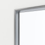 Detailansicht des Lichtausschnitts von GARANT Feuchtraum-Schiebetür U11209SD Edelweiß GHK08 mit Lichtausschnitt LA-4 bandseitig