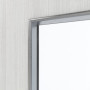 Detailansicht des Lichtausschnitts von GARANT Feuchtraum-Schiebetür Authentic Grigio GCK08 mit Lichtausschnitt LA-4 mittig