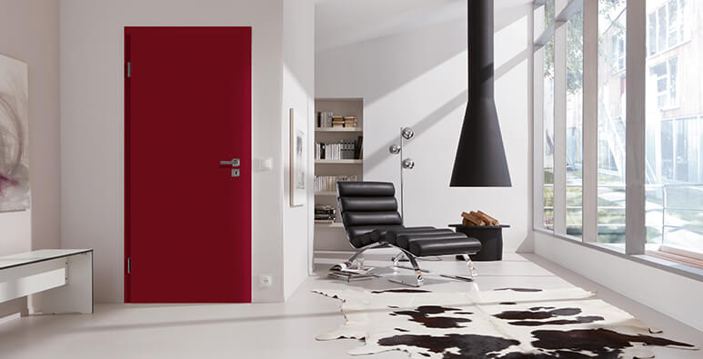 Wohnzimmer mit lackierter, roten Innentür in RAL 3003 von Westag & Getalit
